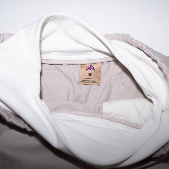 Nike Lab ACG Cargo Woven Pants in Moon Particle/Summit White - Picture 3 of 9